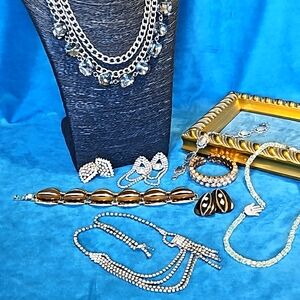 Vintage sparkling lot, 9 pieces of jewelry, bakelite, sterling silver